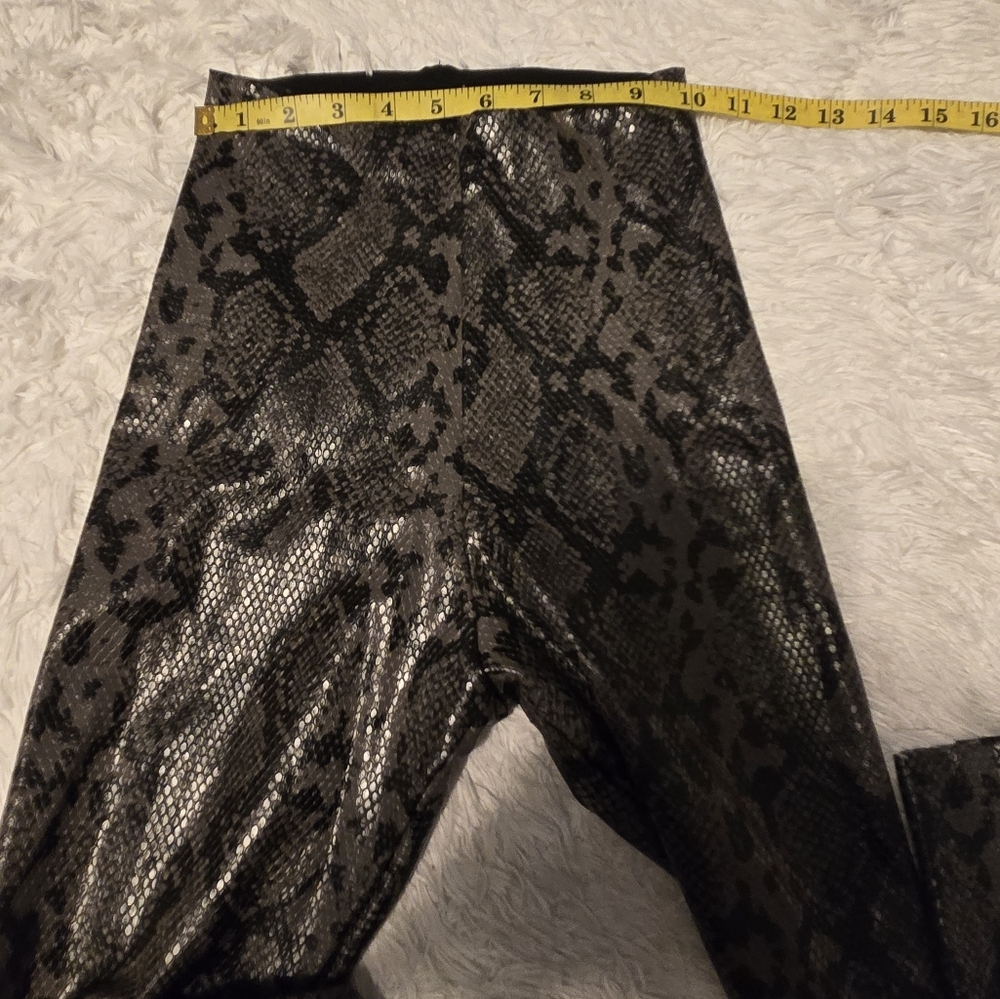 Commando Reptile Embossed Faux Leather Leggings in Grey Snakeskin  Size S - Picture 6 of 11